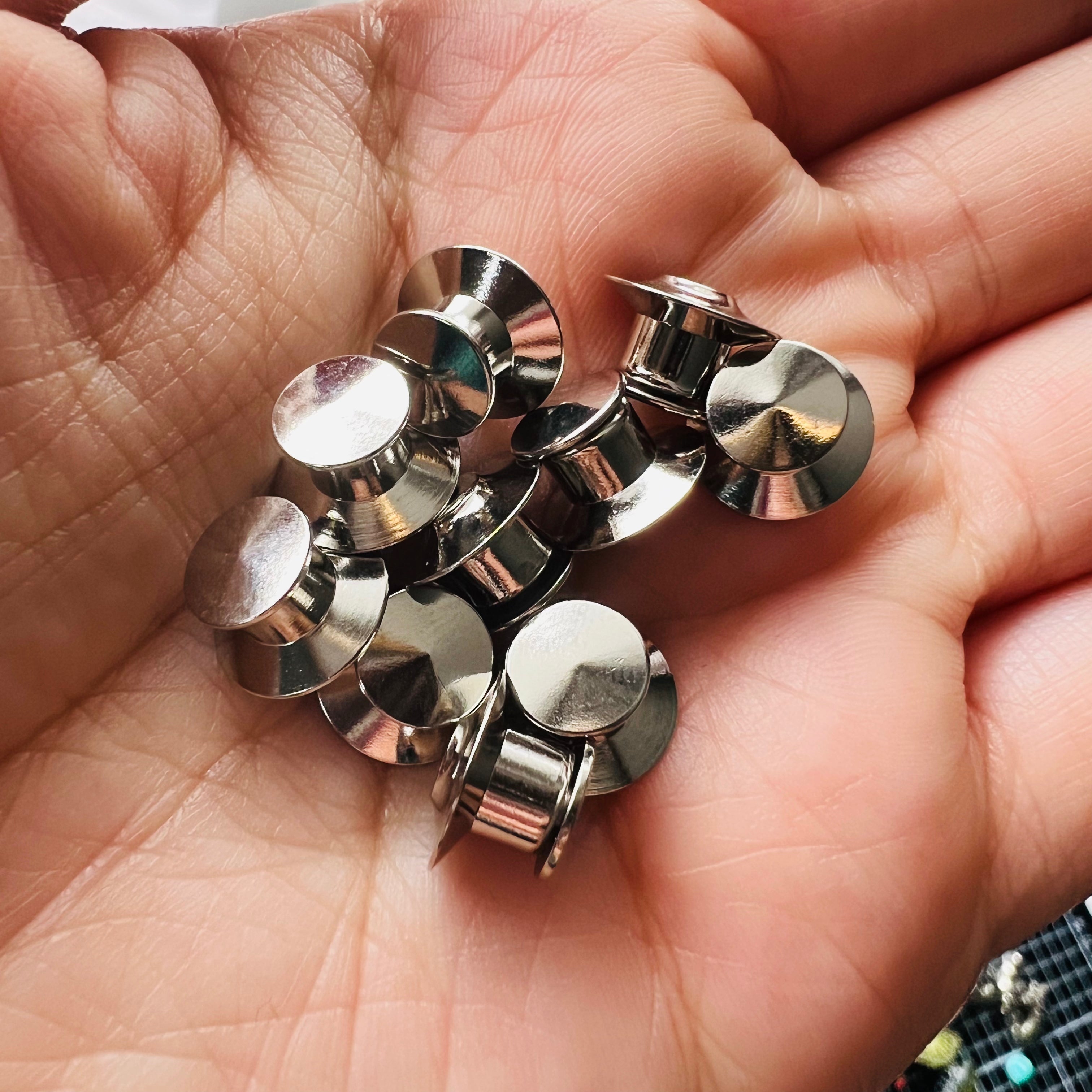 Premium Locking Pin Back Clutches • 10x